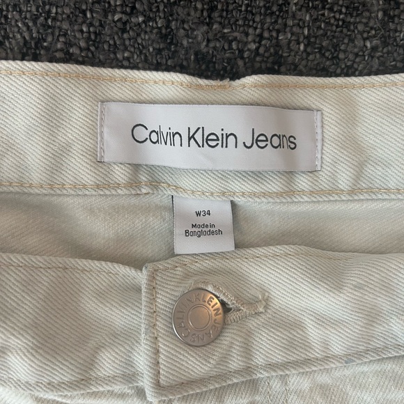 Calvin Klein Men’s Denim Jean Shorts in White - Picture 3 of 7